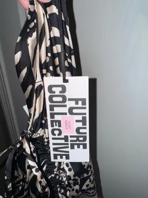 Target future collective alani noelle Tropical palm leaf Skirt Black & Cream NWT thumbnail 8