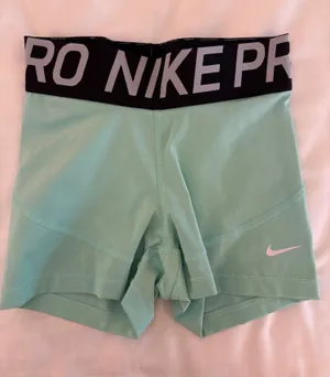 Nike pros  thumbnail 1