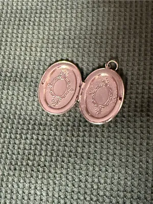 Vintage Rose Gold Oval Locket Pendant - Women's Jewelry thumbnail 3