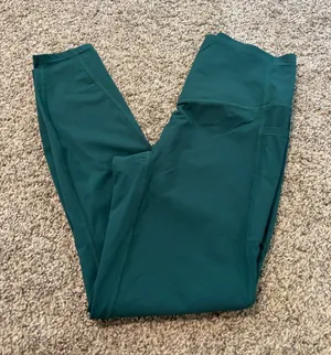 Halara Leggings size medium thumbnail 1