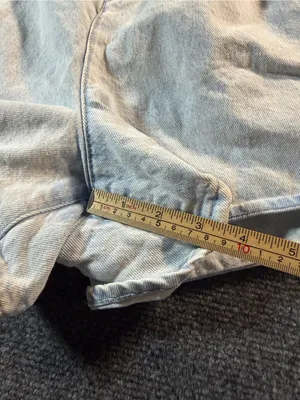 Express Light Wash High Rise Pleated Denim Shorts Size XL 3.5 Inch Inseam thumbnail 9