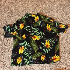 Olivaceous Women's Medium Tropical Print Button Down Short‎ Sleeve Shirt thumbnail 5