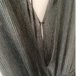 Melloday Black Metallic Plisse Tiered Maxi Dress Sleeveless V-Neck XS‎ New thumbnail 10
