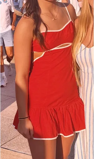 Red Dress thumbnail 1