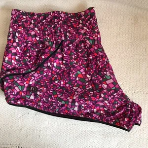 Lululemon 6 reversible shorts thumbnail 1