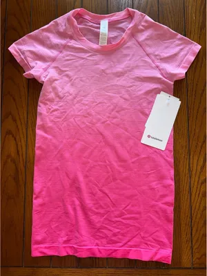 Lululemon Swiftly Tech Short Sleeve 2.0 Ombré Dye Strawberry Size 4 NWT thumbnail 1