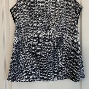 Ann Taylor Womens Sleeveless Top M Black White Crocodile Print Sheer Overlay‎ thumbnail 7