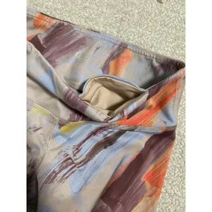 alo Women's Multicolor Abstract Capri Leggings Size S Activewear thumbnail 7