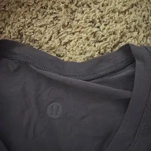 Lululemon tee thumbnail 2