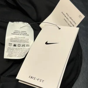 Nike One Dri-FIT Women’s Black Mid Rise Crop Leggings XS Athletic Workout Pants thumbnail 6