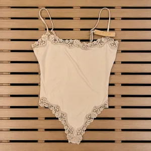 NWT SKIMS Fits Everybody Lace Cami Bodysuit Thong Snap Women's Size M - Clay Tan thumbnail 2