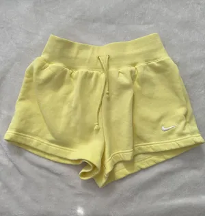 Nike Sportswear Phoenix Fleece High Waisted Shorts thumbnail 1