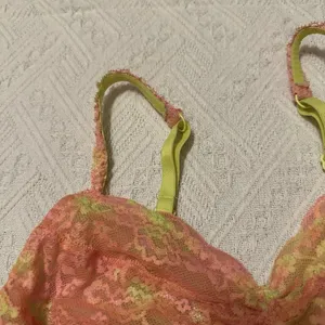 PINK Victoria’s Secret Yellow Pink Lace Bralette Women’s Sz M Medium thumbnail 4