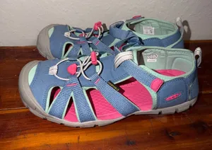 Keen water shoes hiking shoes gorpcore outdoors rafting beach cruise resort thumbnail 1