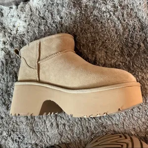 NWOT Ugg plush platform boots size‎ 8 thumbnail 4