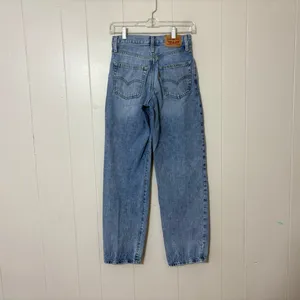 Levi’s ‘94 Baggy Jeans Women’s Size 24 High Rise Straight Leg Light Wash Denim thumbnail 8