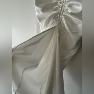 Outcast Ivory White Satin Cinched Draped Skirt Adjustable‎ thumbnail 2