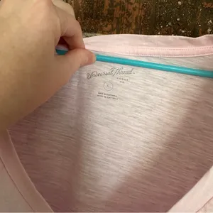 Universal Threads NWT Pink Short Sleeve V-Neck Tee thumbnail 4