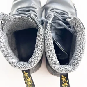 Dr. Martens Maelly Black 6-Eye Padded Collar Leather Grunge Everyday Boots thumbnail 5