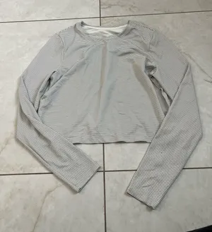 NEW Harmony Balance Gray & White Athletic Long Sleeve Shirt Size Medium thumbnail 1