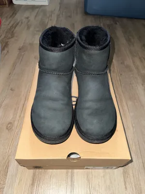 Black UGG Women’s thumbnail 3