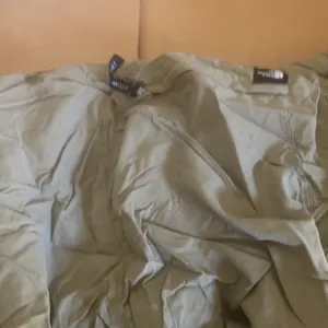 FINAL MARKDOWN Ladies the north face shorts large thumbnail 5