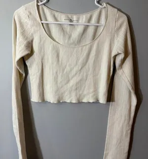 brandy melville cream long sleeve crop top thumbnail 1