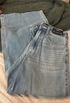 Hollister High-Rise Wide-Leg Jeans thumbnail 2