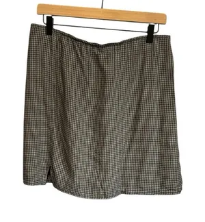 American Eagle Black and White Plaid Skirt Side Slit Size Large Fall Whimsigoth thumbnail 1