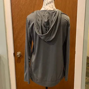 Old Navy Women’s Large Gray Olive Green Long Sleeve Hoodie Top Hooded T-Shirt thumbnail 3
