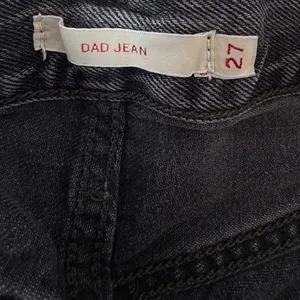Levis Dad Jean Faded Black Straight Leg Relaxed Denim W27 L30 79770-0010 thumbnail 4