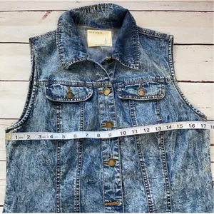 Forever 21 Life in Progress 80’s Inspired Acid Wash Denim Vest Size Medium thumbnail 9
