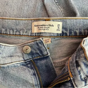 Abercrombie Curve Love Ultra High Rise Ankle Straight Jeans Patched 25 0 short thumbnail 9