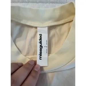 NWT Missguided Balloon Sleeve Crop Athletic Women's T-Shirt Large Cream Y2K thumbnail 3