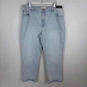 Abercrombie & Fitch Curve Love 90s Straight Ultra High Rise Light Wash‎ Size 34 thumbnail 2