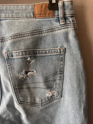 American Eagle Distressed Mom Jeans Size 6 thumbnail 6