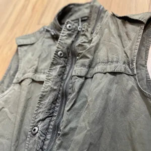 Levi's Olive Green Sleeveless Utility Vest • Preowned thumbnail 5