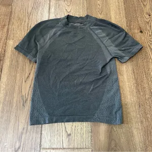 Lululemon Seamless Training Short Sleeve Gull Grey thumbnail 2