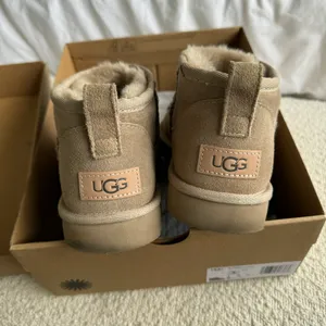 UGG Mini Boots thumbnail 6