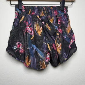 Lululemon Women Hotty Hot High-Rise Lined Short 2.5" Veiled Floral‎ Black Multi thumbnail 7