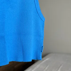 NWOT Crop Ribbed Tank XXS thumbnail 3