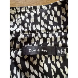 Doe &‎ Rae Button-Front Shirt Long Sleeve Size Medium Polyester Business Casual thumbnail 8