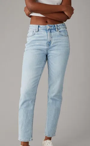 American Eagle Strigid Mom Jeans thumbnail 3