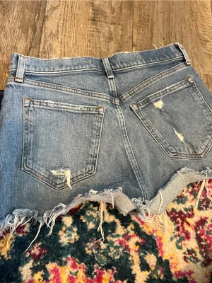 Abercrombie the mom High-Rise Distressed Denim Shorts - Blue thumbnail 9