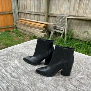 Marc Fisher Alva Black Leather‎ Heeled Bootie size 5.5 thumbnail 3