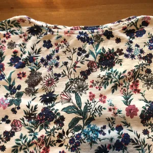 Philosophy Spring or summer airy floral V neck cotton Tee thumbnail 2