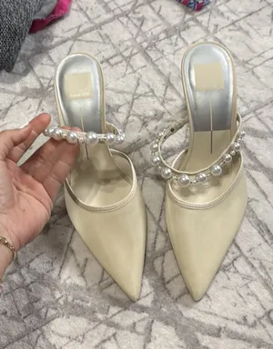 Cute beige and pearl bridal shoes thumbnail 1
