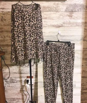 Victoria’s Secret cheetah print pajamas set animal print size medium lounge wear thumbnail 1