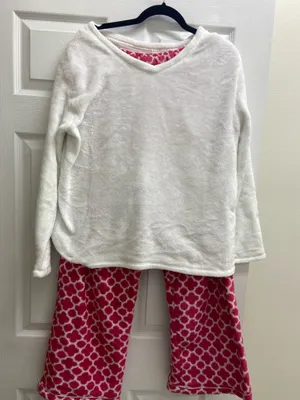 Pink and white Pajama Mania pyjama set Size XL #loungewear #cozy #CoquetteStyle #SoftAesthetic #cozy thumbnail 1