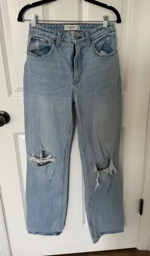 Abercrombie & Fitch The 90s Relaxed Jean thumbnail 1
